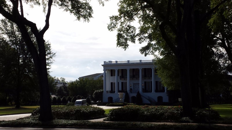 of course there's an antebellum mansion on the Alabama campus