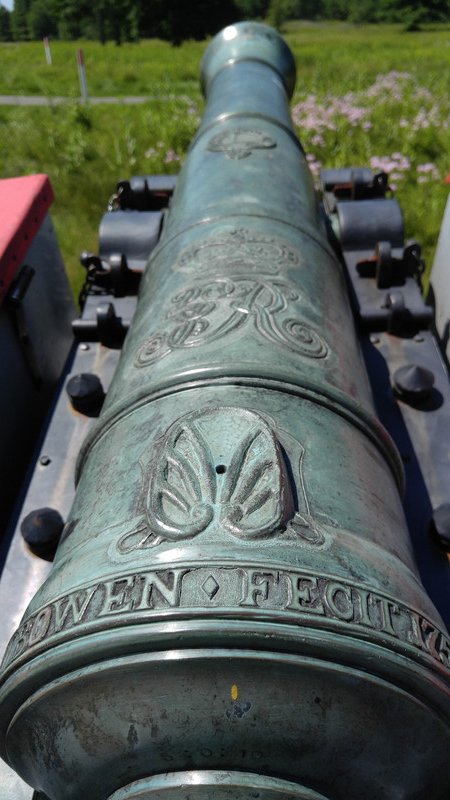Saratoga cannon with King George's insignia