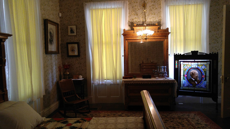 Garfield's mother's room