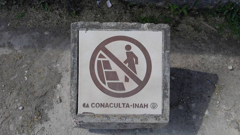 Nice "no climbing" signs in Maya