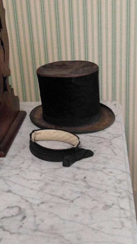 Andrew Johnson's top hat and tie