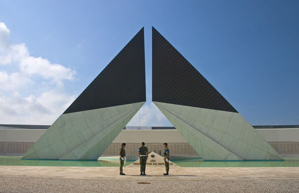 Monument to Portugese Servicemen & Women