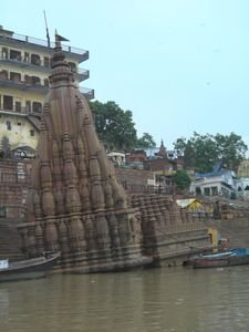 The sinking temple, Varanasi