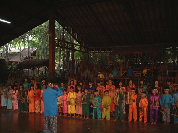 Children angklung show