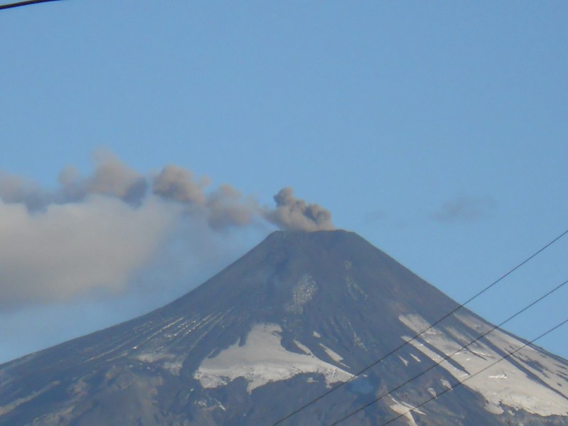 A picture of the smoke coming out of the Volcano taken from Pucon.