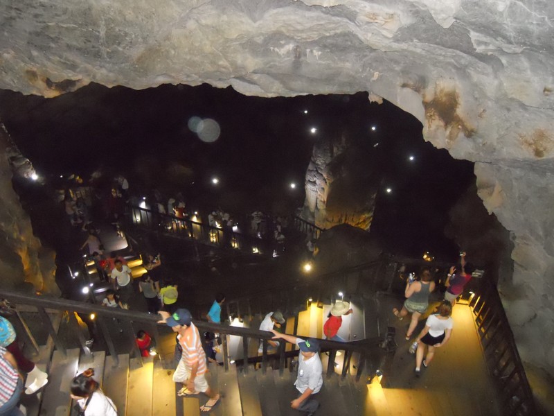 Tourists looking like an army of ants in Paradise Cave