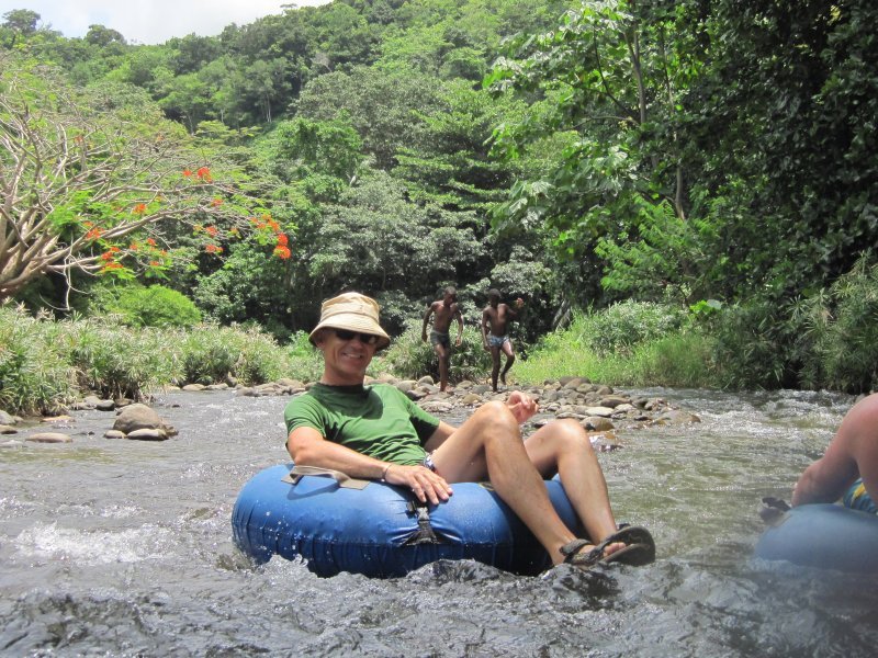 Sue and Patricia come to stay - river tubing on the Pagua river (4)