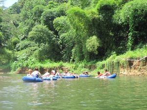 Sue and Patricia come to stay - river tubing on the Pagua river (3)
