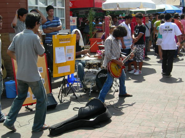 Live band at the weekend market