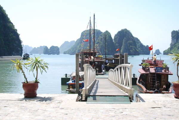 The pier at Hang Sung Sot cave