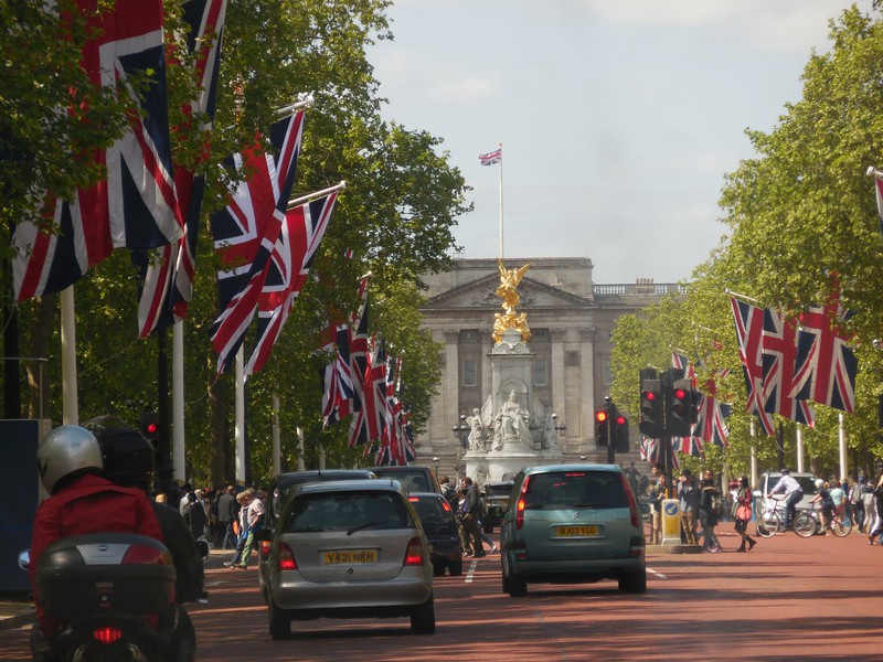 Approaching Buckingham Palace