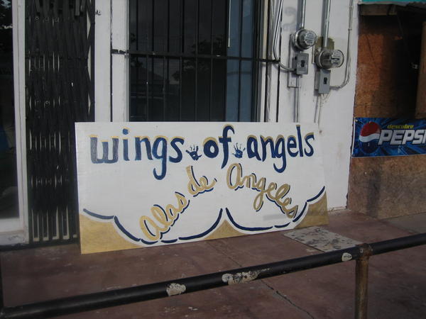 Wings of Angels - foran klinikken