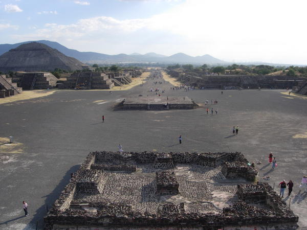 Plaza de la Luna y Piramid del Sol