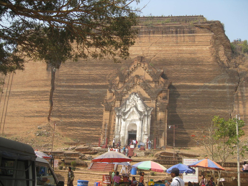 Mingun pagoda note earthquake cracks
