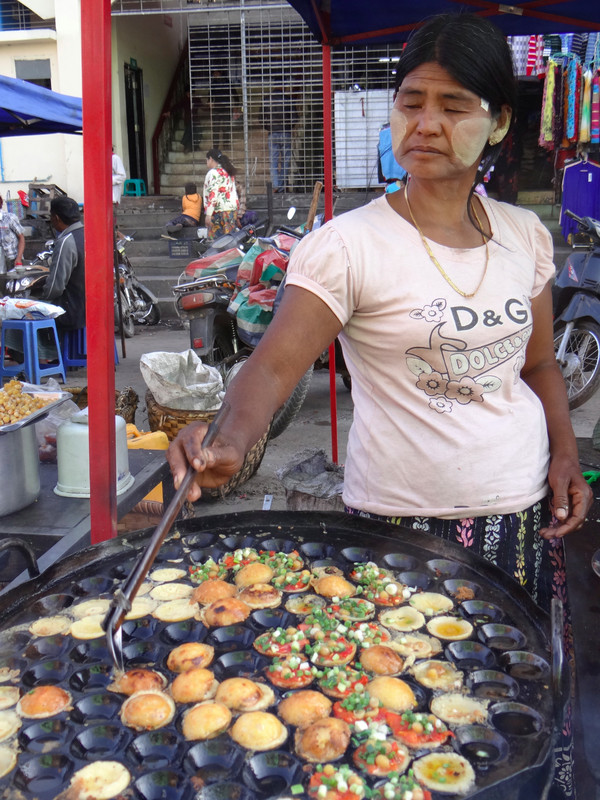 Pyin OO Lwin street seller