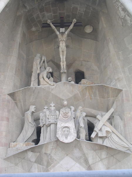 A closer view of the death of Jesus, according to Gaudi