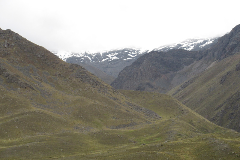 Paysage de montagne avant d'arrivée dans la vallée de Cusco