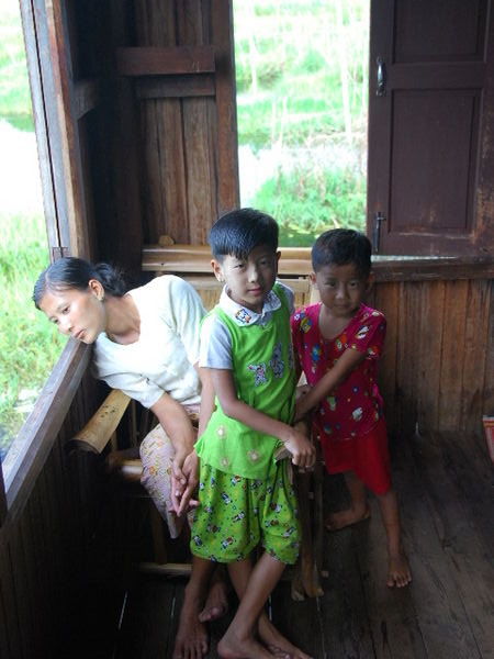 Burmese people living on the Bog 5