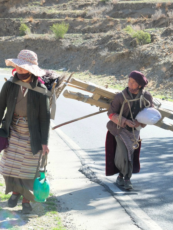 Ladies off to work in the fields