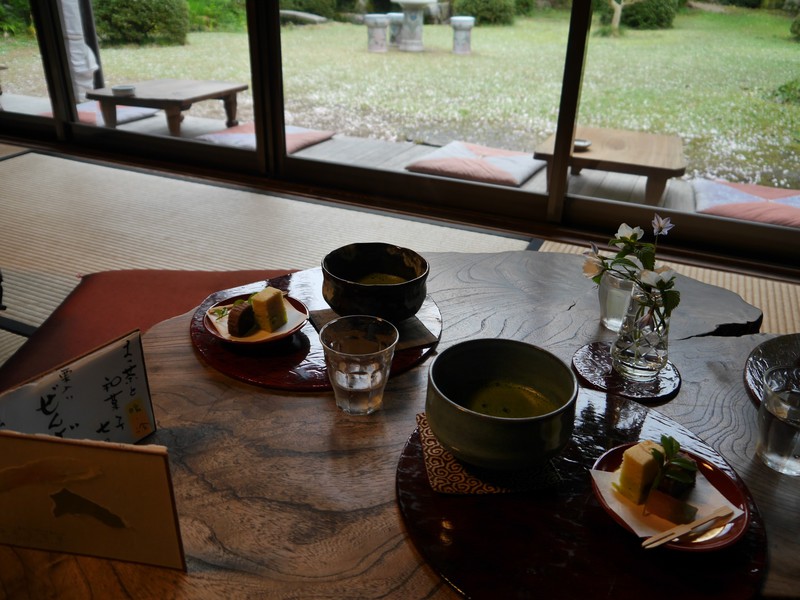 Matcha-Tee in einem Teehaus