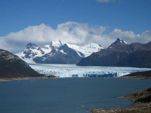 Morreno glaciar from a distance