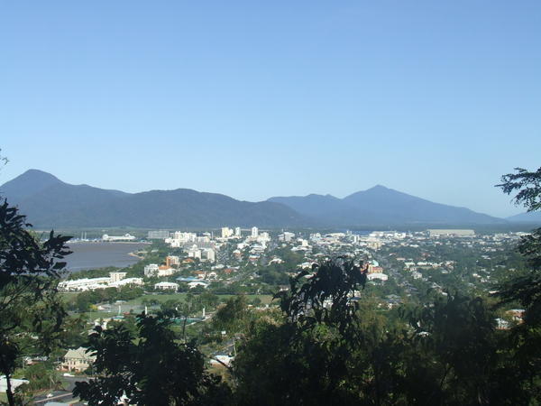 Cairns, city in the green