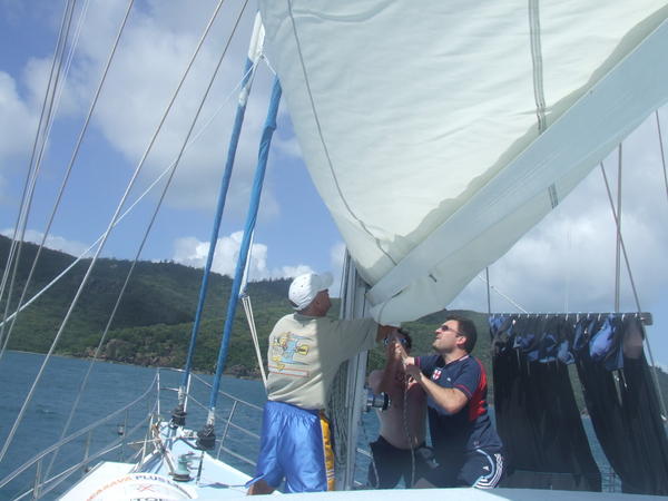 Bringing up the main sail