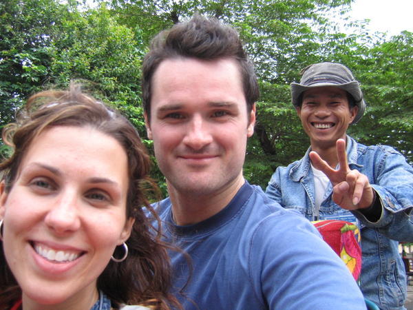 Promenade en cyclo avec notre guide spirituel, citadelle de Hue
