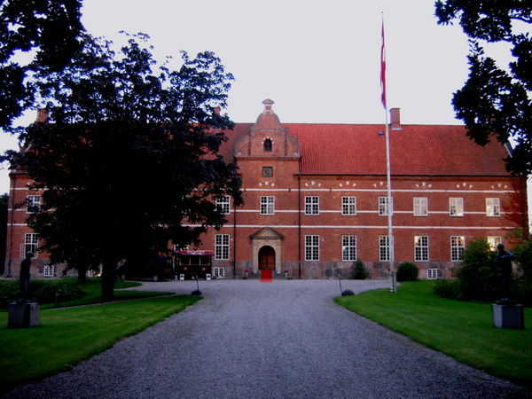Neasbyholm Castle, Glomso