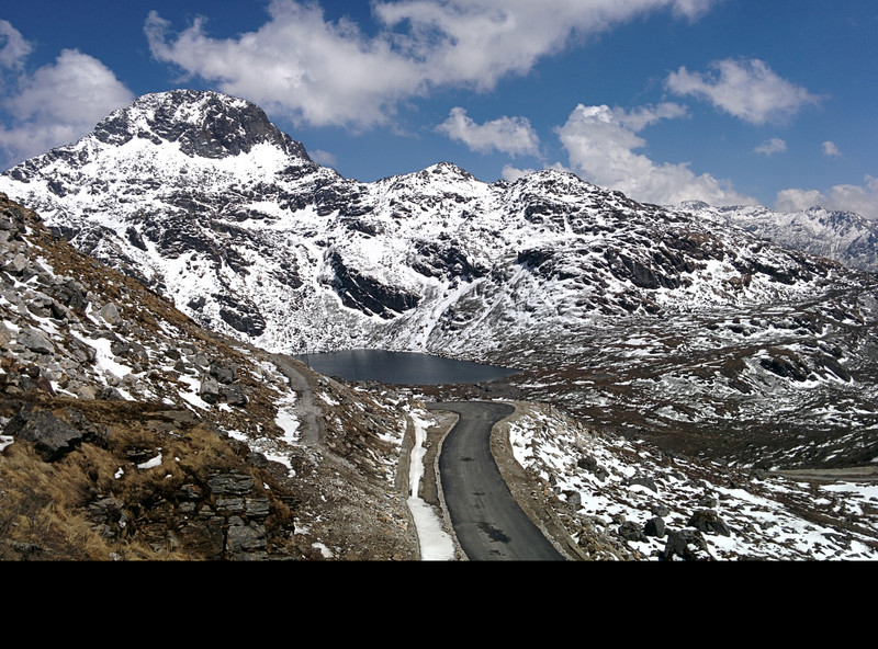 Road-to-Nathula-Pass