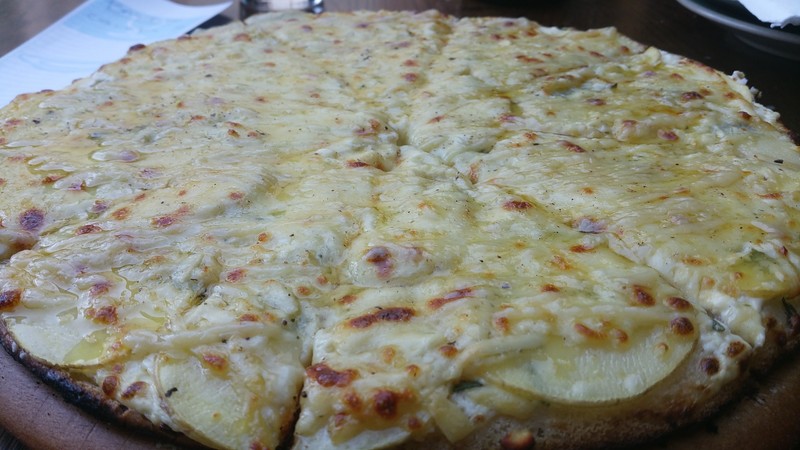 Potato, Halloumi and Garlic GF Pizza - Amazing!