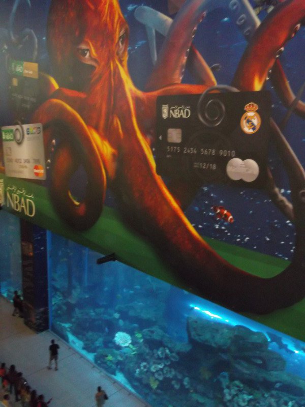 Underwater aquarium in Dubai Mall