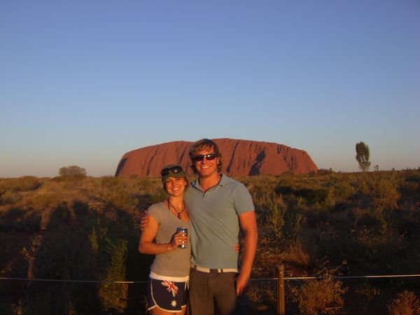 Uluru mit Alex und mir und Bier :-)