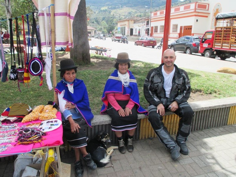 Christer and two Guambiano indigenous women in Silvia