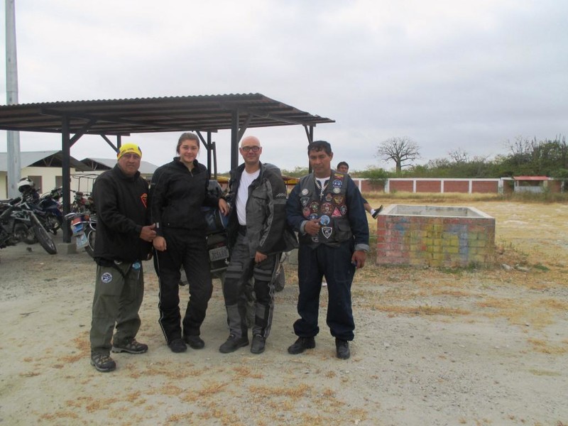 We met two Ecudorian adventure riders at the border