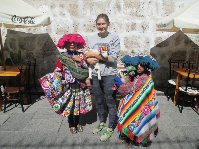 Zoe with two indigenous and a baby lamb in Arequipa