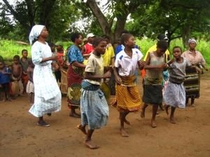 Dancing girls at Njobvu cultural village