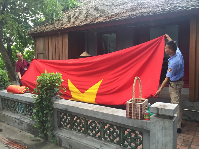 Vietnamese flags are plenty
