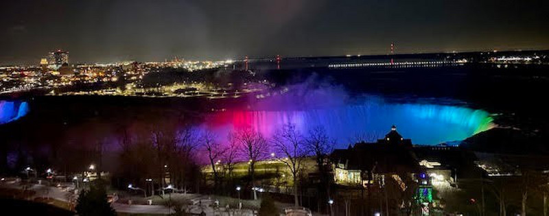 230410 Niagara Falls at night