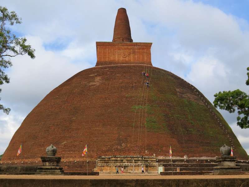 Abhayagiri Dagoba, Anuradhapura | Photo