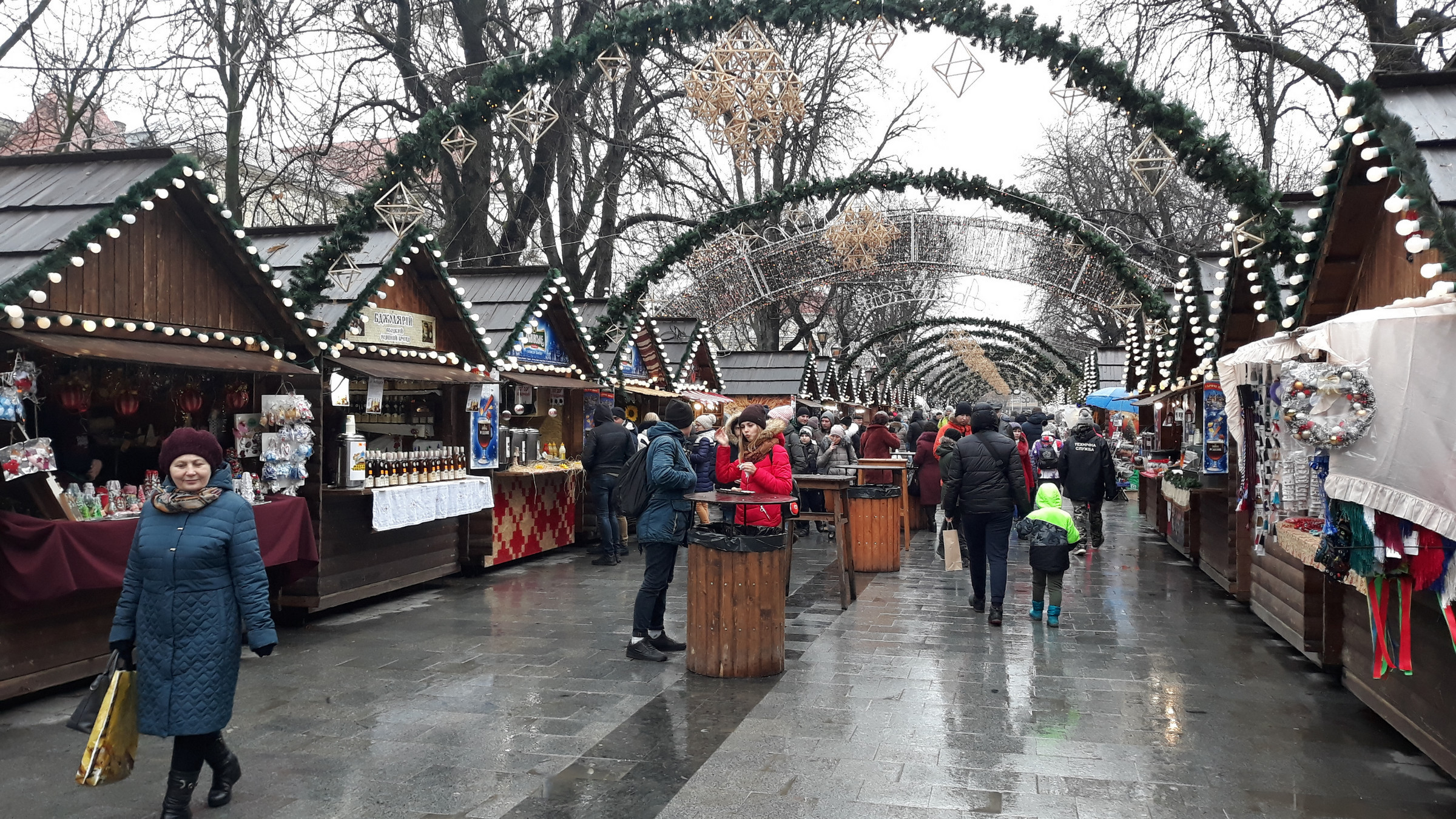 Christmas market in Lviv Photo