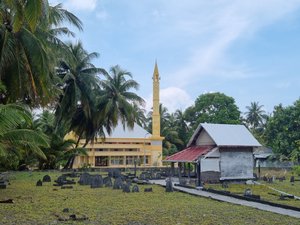 Mosque and coral graves on Fuvahmulah
