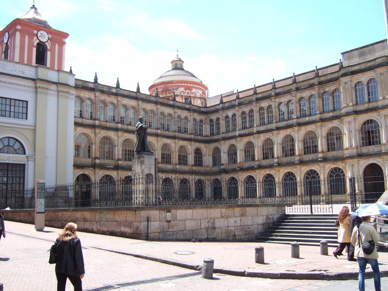 Plaza de Simón Bolívar, Bogotá
