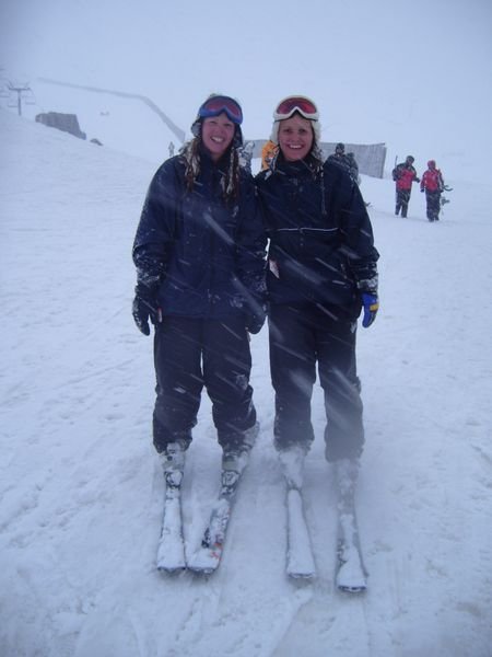 Sam & Sam ski-ing