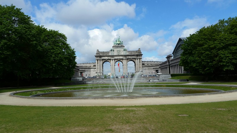 Independence Arch at the entrance to the Royal Army and Military History Museum.