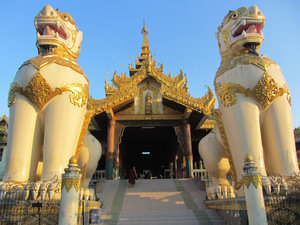 Swedagon Pagoda!