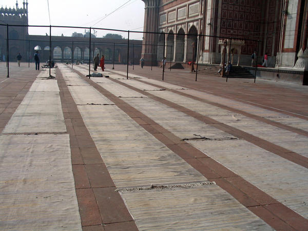 Jama Masjid - Courtyard Prayer Rugs
