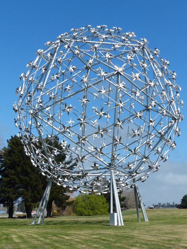 Fanfare Sculpture - Gift from Sydney City to Christchurch City