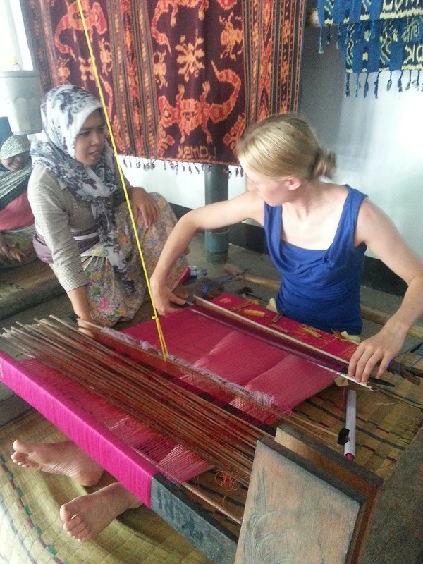 Learning traditional weaving