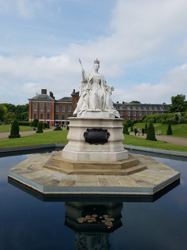 Queen Victoria statue at rear of Kensington Palace